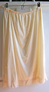 Vintage Vanity Fair hellbrauner halber Slip Größe Large Dessous Nylon mit Spitzenbesatz USA - Bild 1 von 4