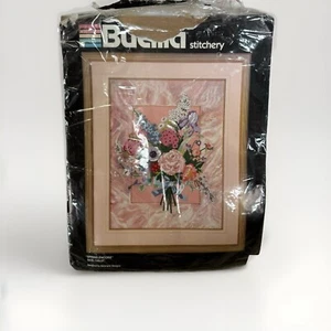 Punto de aguja bordado inicial Bucilla Stitchery Spring Encore 40371 14”x17” - Imagen 1 de 14