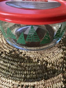 pyrex Christmas Trees Food Storage Container - Picture 1 of 7