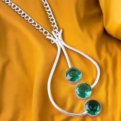 Colgante de piedra de nacimiento de mayo verde esmeralda creado en laboratorio de plata de ley 925 2,2" FJ Foto 1 de 4