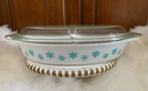 Vintage Pyrex Turquoise Snowflake on White Divided Casserole w/Lid (1.5 Quart) - Picture 1 of 17