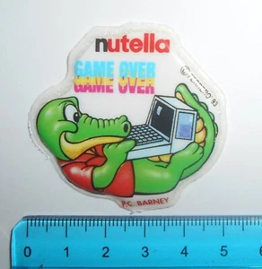 ADESIVO STICKER VINTAGE FERRERO KINDER SORPRESINE FRIGO SERIE SPUGNOSELLI BARNEY - Picture 1 of 1