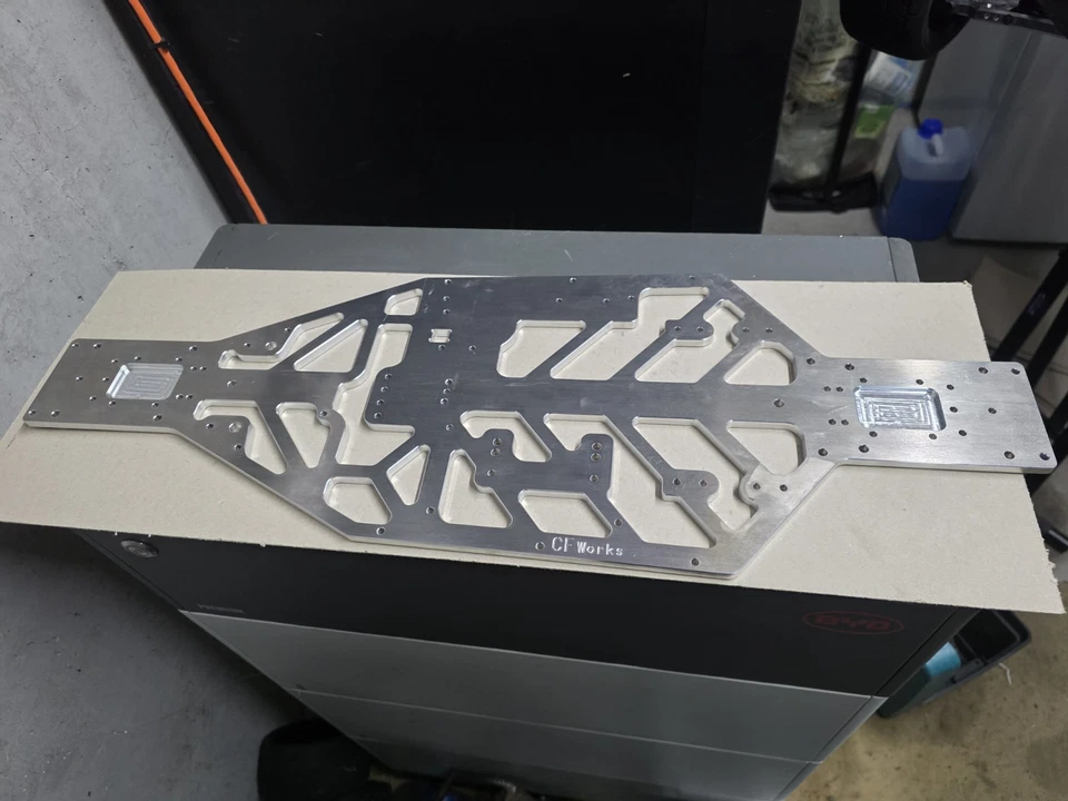 Reely Carbon Fighter 3 Alu Tuning Bodenplatte offen Verstärkt - Bild 1 von 4