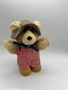 Vintage 1986 Pelzbär Wendy’s Plüsch Teddybär 7 Zoll rot weiß Overall Hut - Bild 1 von 6