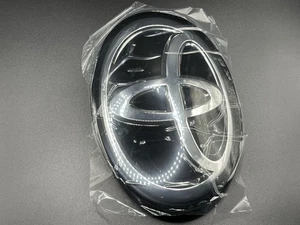 Toyota CHR (2018-2019)Front Grille Logo Compatible With Radar 53141-42020 /42021 - Picture 1 of 5