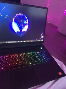 Alienware M18 R1 AMD Ryzen 9 32GB RAM 1TB SSD Gaming Laptop - Picture 1 of 8