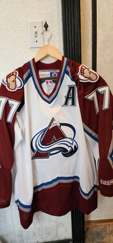 2001 NHL CCM Colorado Avalanche Ray Bourque Jersey 77 A Mens Large SEWN Sakic Cover