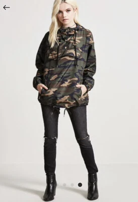 Nueva Chaqueta Anorak con Capucha Estampado Camuflaje Forever 21 Pequeña Foto 1 de 4