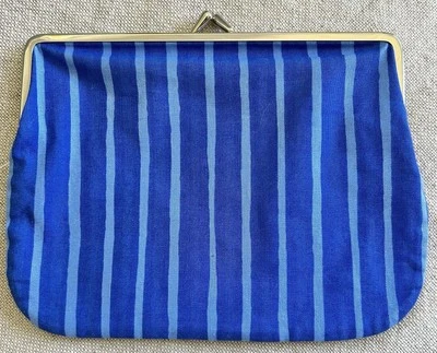 MARIMEKKO Finland Blues Kiss Lock 7,75” W x 5,75” H Monedero Bolsa - En muy buena condición Foto 1 de 4