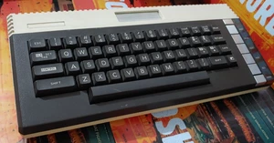 Computadora clásica de 8 bits ATARI 600 XL (con cable PA y TV) funciona 211125 - Imagen 1 de 8