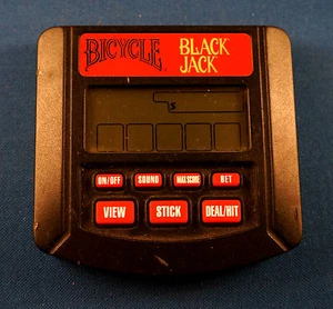 BICYCLE BLACKJACK 21 ELECTRONIC HANDHELD LCD GAME CASINO LAS VEGAS TIGER POCKET - Picture 1 of 2