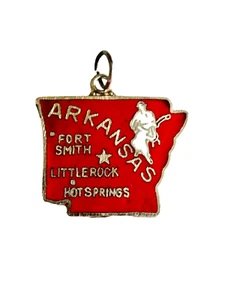 aRKANSAS STATE METAL RED ENAMEL CHARM PENDANT VINTAGE SOUVENIR JEWELRY neocurio - Picture 1 of 4