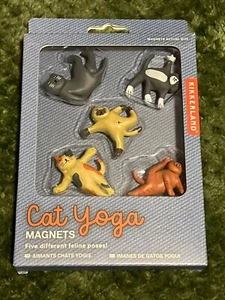Kikkerland CAT YOGA Magneti Set di 5 Pose Feline - Meow-Maste - Nuovo/Scatola Aperta - Foto 1 di 5