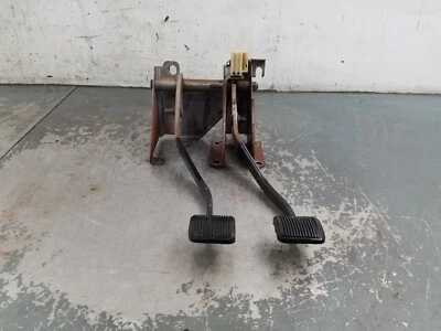 2005 吉普牧马人 TJ Rubicon 4x4 制动器/离合器踏板组件 #8311 VV3 — 第 1/4 张图片