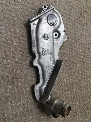 Cubierta de carcasa del termostato de refrigerante del motor para Volkswagen Passat 2001-2005 BECK/A Foto 1 de 3