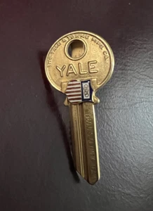 Vintage 1960 US Team Yale & Towne Mfg Co Olympic Tie Clip Gold Tone Metal - Picture 1 of 3