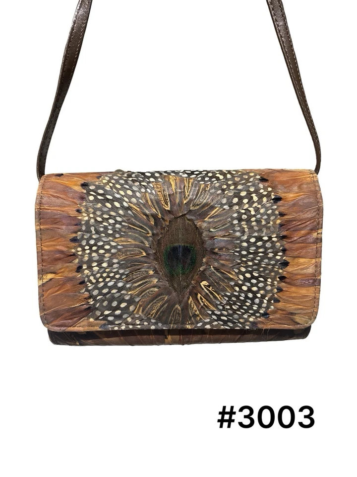 Cartera sin asas vintage genuina de plumas de pavo real de Comeco con correa a presión Foto 1 de 4
