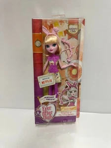 Muñeca Ever After High Bunny Blane Hija del Conejo Blanco Club de Tiro con Arco NUEVO - Imagen 1 de 4