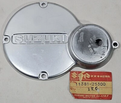 1 Nuevo de Lote Antiguo Genuino 1973-1977 Suzuki TS 100 Magneto Tapa Estator Cubierta OEM 11381-25300 Foto 1 de 4