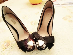 Black Glint bow heels  - Picture 1 of 4