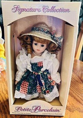 Muñecas del Mundo Colección Pequeñas Porcelanas Serie Signature Hechas a Mano Foto 1 de 4