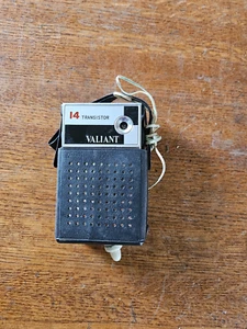 Vintage Valiant 10 Transistor AM Radio - Picture 1 of 8