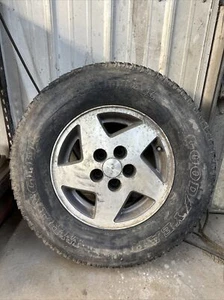 1993-1995 Jeep Grand Cherokee Wheel 15x7 Aluminum 5 Spoke And Tire OEM - Picture 1 of 4