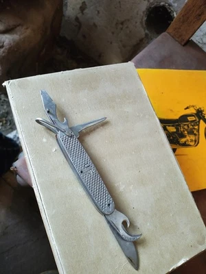 Navaja de bolsillo militar estadounidense Camillus 1972-1986 1985 Foto 1 de 4