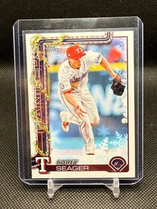 2025 Topps Holiday Corey Seager Holiday Back Variation SP #H125 - Bild 1 von 2