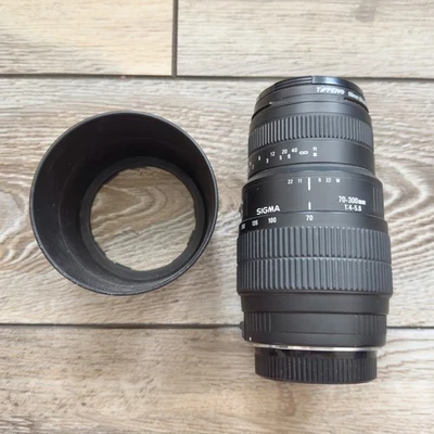 Sigma 70-300mm 1:4-5.6 Macro Lens For SA/KPR 58mm for Parts Repair - Image 1 of 4