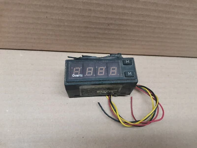 ancienne Montre Horloge digitale  Automobile  voiture - Photo 1/4