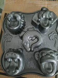 Nordic Ware Hungry Animals Kuchen & Eisform - Bild 1 von 3