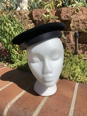 Vintage Christian Dior New York Black Velvet Beret Black Button & Leather Strap - Imagem 1 de 4