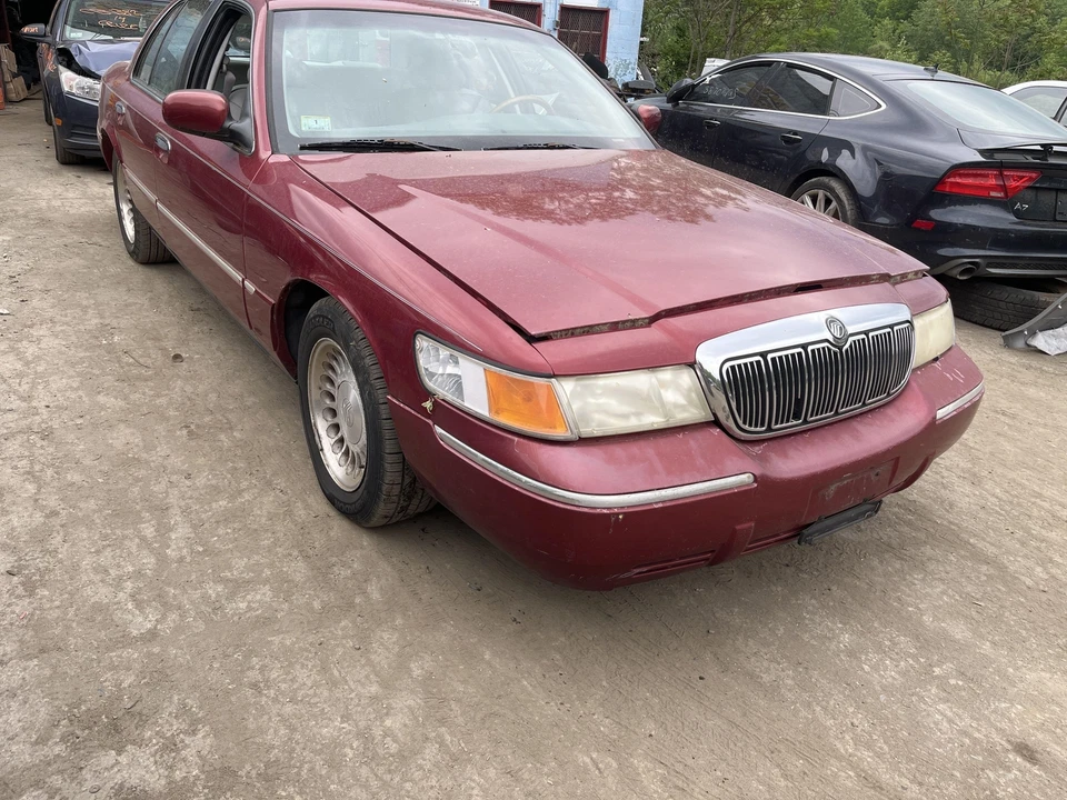 Conjunto de transmisión. Grand Marquis 01 02 automático 70 k millas Foto 1 de 4