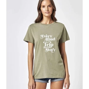 Charlie Holiday Grafik T-Shirt  - Bild 1 von 7