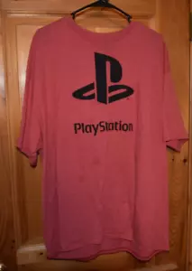 T-Shirt PlayStation 2XL Rossa SPEDIZIONE SICURA VELOCE - 2 LATI VHTF SÌ - Foto 1 di 4