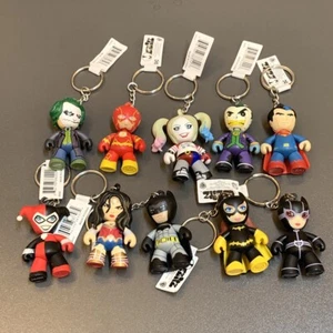 Mezco Mez-itz DC Universe Batman Joker Catwoman Batgirl Harley Keychain SDCC - Picture 1 of 17