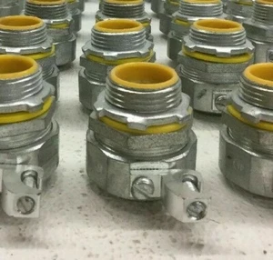 Crouse-Hinds LTB100G 1" Liquid Tight Connector w/ Ground Lug Insulated Fitting - Afbeelding 1 van 10