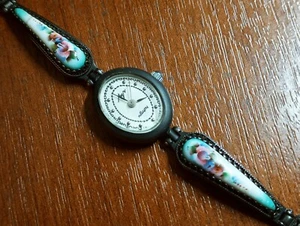 Vintage Luch Women's Quartz Enamel Bracelet Wrist Watch USSR - Picture 1 of 1
