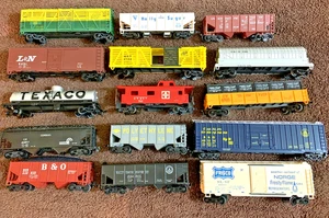 HO SCALE MISC. ROLLING STOCK LOT OF 15 - Picture 1 of 4