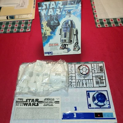 MPC 1977 Star Wars R2-D2 Model Kit Complete Unbuilt Open Box Nice Original - Image 1 of 4
