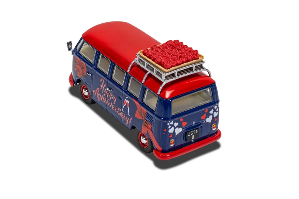 Corgi Volkswagen Campervan "Happy Anniversary" - Immagine 1 di 1