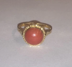 Bonito anillo de coral vintage europeo 750 oro amarillo 18k talla 8,5 - Imagen 1 de 6