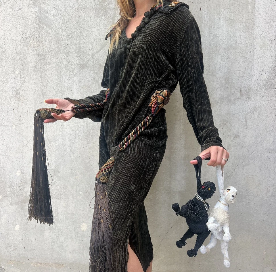 Antiguo Vestido de Terciopelo de Seda con Cordones Era Erté Años 20 Borlas Bordadas Coloridas De Colección Foto 1 de 4