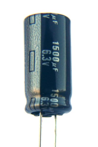 Condensateur électrolytique Panasonic 6.3V 1500uF - Dimensions 12x10mm - Haute Qualité