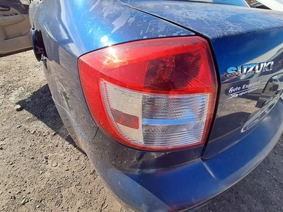 Conjunto de luz trasera izquierda usado se adapta a: Suzuki Sx4 Sdn 2010 grado A izquierdo Foto 1 de 4