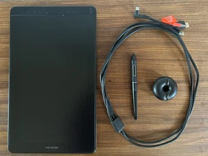 Tablet graficzny Huion Kamvas 13 GS1331 i długopis, kabel, uchwyt / stojak i zapasowe końcówki - Zdjęcie 1 z 14