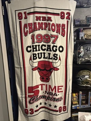 Toalla de playa de colección años 90 Chicago Bulls 1997 Championship 5 veces blanco rojo algodón NBA Foto 1 de 4