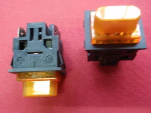 2x HÄSSLICHE ALIEN LEUCHT 230V WIPPSCHALTER 16A(6A) 1xEIN 32x25mm     23749 - Picture 1 of 1