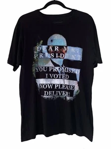 Camiseta Marc By Marc Jacobs Para Hombres Grande Dear President Negra Gráfica Envejecida - Imagen 1 de 3